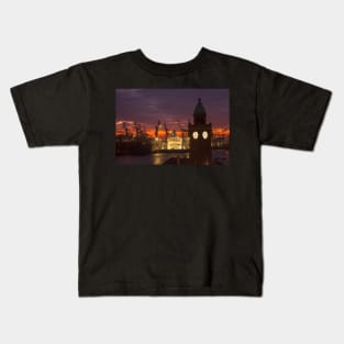  St. Pauli Landungsbrücken, dusk, Hamburg Kids T-Shirt